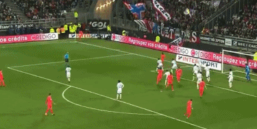 惊天逆转！阿森纳遭维拉绝杀 英超三强争霸白热化（爆冷大逆转！维拉补时绝杀阿森纳，英超三强争霸愈演愈烈）