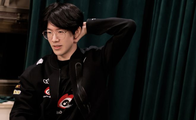 经过与选手本人充分且友好的沟通与协商，自由人辅助选手张明（ID：QiuQiu）即日起正式加入FPX