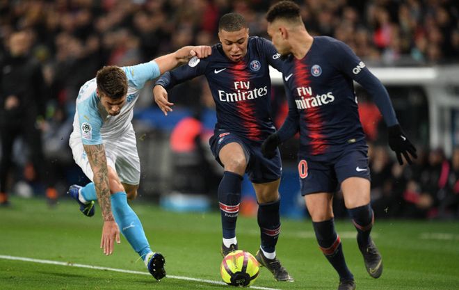 巴萨的丢球方式总是千篇一律…前锋速度也不用特别快，克纳夫这次只有32km／h