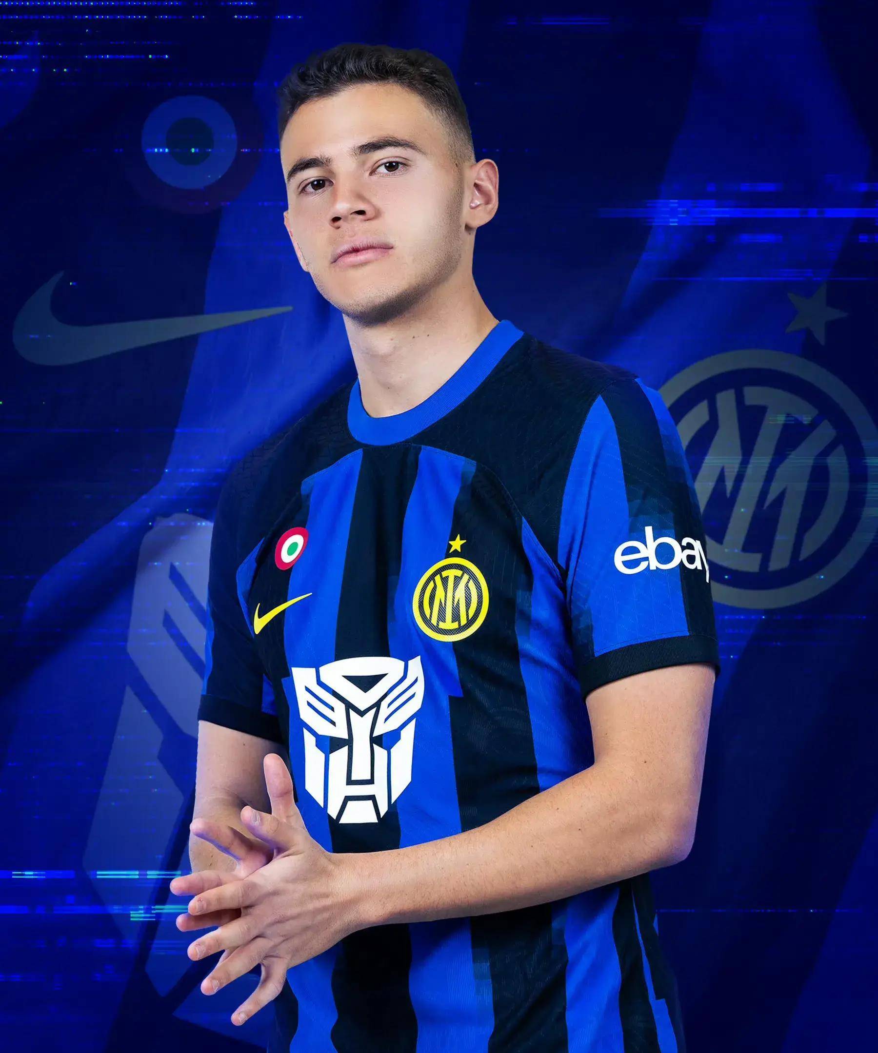 利物浦决定出售萨拉赫，高层认为其已造成不可挽回损失，计划启用塞梅尼奥替代。